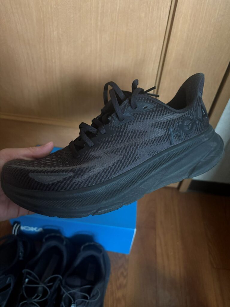 私の履いてるHOKAクリフトンの靴